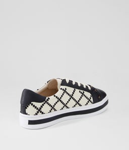 PLEAT AL BLACK CREAM LEATHER