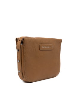 IN HER COMMAND BAG AX TAN LEATHER