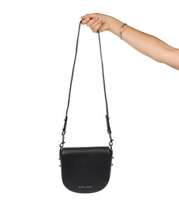 THE ART OF PRETENDING AX BLACK LEATHER