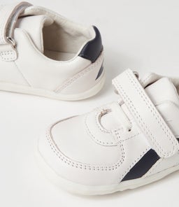 SU COMET BQ WHITE NAVY LEATHER