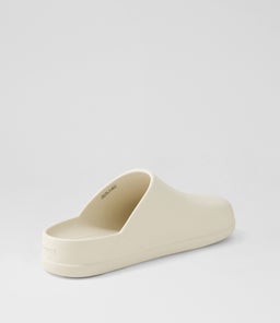 209366 DYLAN CLOG W CC STUCCO CROSLITE