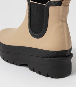 EVERLANE DF TAUPE BLACK SOLE GUMBOOT