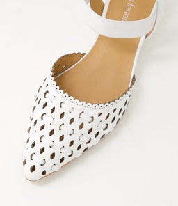 PARI DF WHITE LEATHER