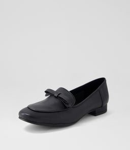 TEMMAS DF BLACK LEATHER