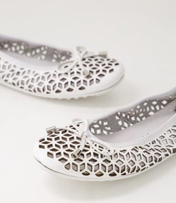 BACCARS WHITE LEATHER