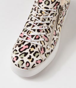 LAILA DJ PASTEL LEOPARD WHITE SOLE PONY