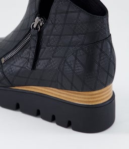 RADIO DJ BLACK CHECK EMBOSS LEATHER