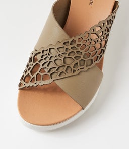 AUDRA DJ KHAKI WHITE SOLE LEATHER