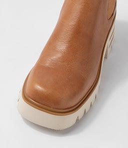 BREDA DJ TAN VANILLA BOX LEATHER