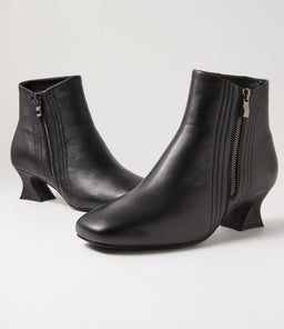 QEXLA DJ BLACK LEATHER