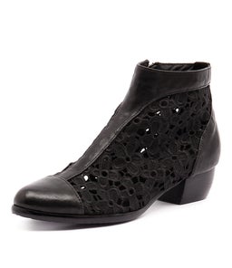 TRUMPAR BLACK LEATHER LACE