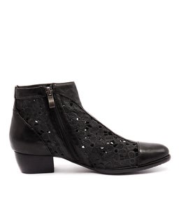 TRUMPAR BLACK LEATHER LACE