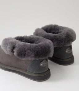 WP10532 PLATINUM ALBANY EM CHARCOAL SHEEPSKIN