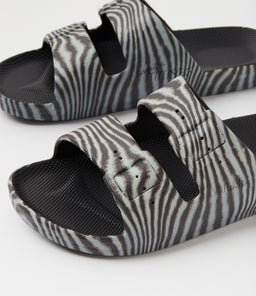 SLIDES W FM ZAZU BLACK SMOOTH