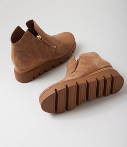 RADEO MI LT CHOC NAT< CHOC SUEDE SOLE