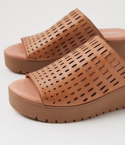 OZELE MI DK TAN LT CHOC SOLE LEATHER