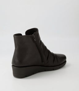 MAXIE SU BLACK LEATHER