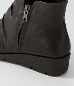 MAXIE SU BLACK LEATHER