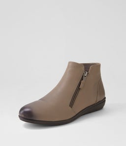 FALLENN SU TAUPE LEATHER
