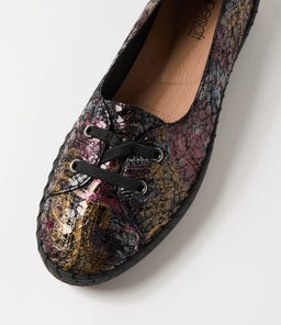 WOMANS SU WINE SWIRL SUEDE