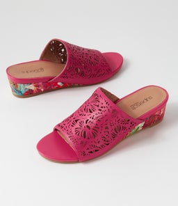 GREAT SU DK FUCHSIA RED FLOWER LEATHER FABRIC