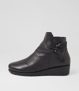 MARRIEE SU BLACK LEATHER
