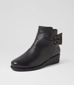 MARRIEE SU BLACK LEATHER