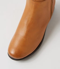 MAKES SU NEW TAN LEATHER
