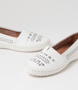 WANDIES SU WHITE SILVER LEATHER
