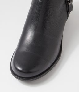INIS SU BLACK LEATHER