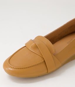 PABALO SU DK TAN LEATHER