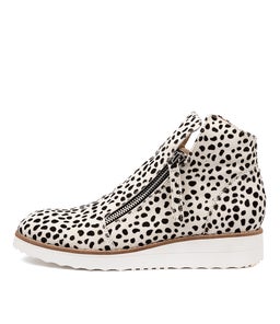 OHMY BLACK&WHITE WHITE SOLE PONY