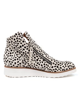 OHMY BLACK&WHITE WHITE SOLE PONY