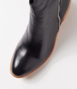 OLAN TO NAVY LEATHER