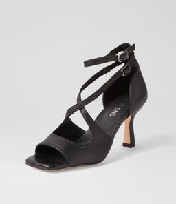 LANYEY TO BLACK LEATHER