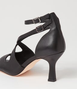 LANYEY TO BLACK LEATHER