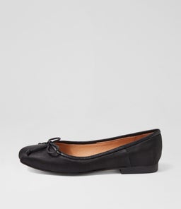 MOOKIE TO BLACK SATIN LEATHER