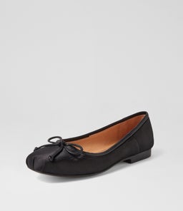 MOOKIE TO BLACK SATIN LEATHER