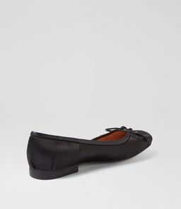 MOOKIE TO BLACK SATIN LEATHER