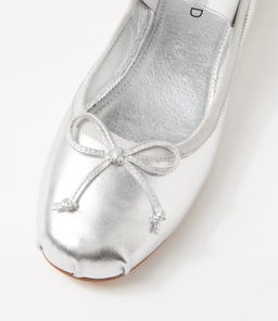 AILAHS TO SILVER LEATHER