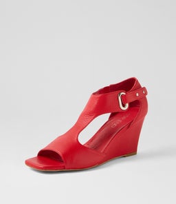 HARNECE TO NEW RED LEATHER