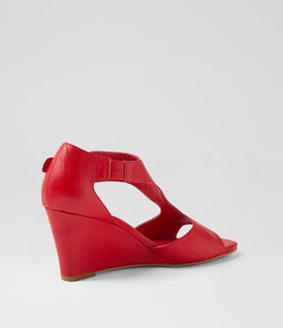 HARNECE TO NEW RED LEATHER