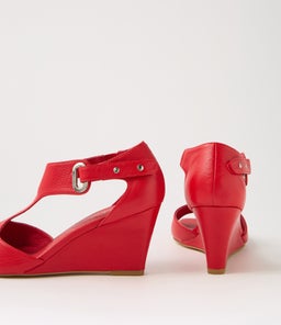 HARNECE TO NEW RED LEATHER