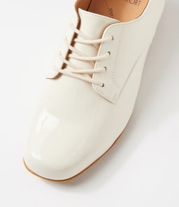 QESSOL XW ZR IVORY PATENT LEATHER
