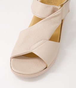 NAZLY2 XW ZR NUDE LEATHER