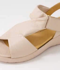 NAZLY2 XW ZR NUDE LEATHER