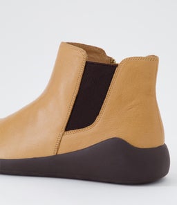 YUMBA XW ZR DK TAN CHOC LEATHER ELASTIC