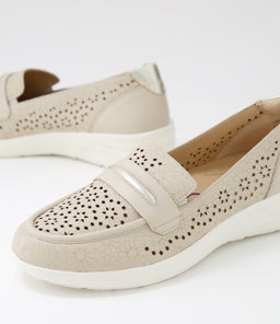 NERRIDA W ZR ALMOND PALE GOLD LEATHER